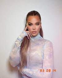 Khloe kardashian often posts photos to instagram. Khlo Eacute Kardashian Claps Back At Instagram Troll Who Asks Why She Looks So Different In New Photos People Com