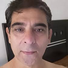 Người phụ nữ trưởng thành độc thân trên 55 tuổi.