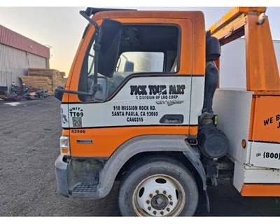 International CF500-2004 Cab & Chassis Truck