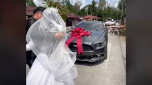 Sebuah ucapan selamat hari ulang tahun yang akan kamu diberikan untuk seorang teman dekat atau sahabat, bukan hanya sebagai pelengkap sebuah bingkisan hadiah atau kado. Umur 18 Tahun Menikah Pria Ini Beri Kejutan Mobil Mewah Untuk Istri