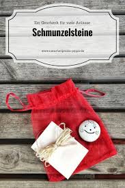 Immer wenn sie einander begegneten oder dem anderen eine freude bereiten wollten, schenkten sie ein. Die Geschichte Von Den Schmunzelsteinen Schmunzelstein Abschiedsgeschenk Kinder Geschenke Zum Abschied