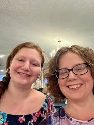 Who can thin out thick, wavy hair for a 13-year-old in Tippecanoe County?