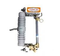 FUSE CUT OUT (FCO) – PORCELAIN INSULATOR