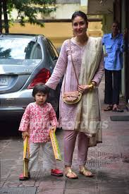 Kareena Kapoor And Taimur Snapped At A Diwali Celebration Celebrity Style Celebritystyle Fashi Casual Indian Fashion Bollywood Outfits Kurta Designs Women