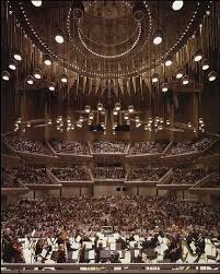 Roy Thomson Hall Toronto Ontario Home To The Toronto Symphony Orchestra And Toronto Mendelssohn Choir Orchestra Concerts Concert Hall Music Venue