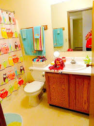 Adorable owl bath collection combines pleasing colors with the cutest owls you have ever encountered each accessory piece has itâ?tms own unique and charming personality. Owl Decor For Bathroom Williesbrewn Design Ideas From Applying The Owl Bathroom Decor Pictures