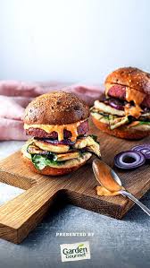 Veggie Burger Mit Halloumi Hummus Rezept In 2020 Rezepte Essen Gesunde Rezepte