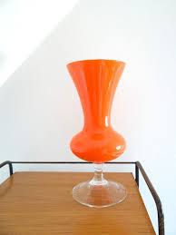 Vase Vintage En Opaline Orange Annees 70 Vase Sur Pied En Decoration Vintage Vase Decoration