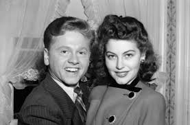 Die femme fatale fam faˈtal (frz. Hollywood Altstar Mickey Rooney Gestorben Kesser Bursche Mit Problemen Kultur Stuttgarter Zeitung