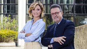 Tg1 stasera condotto da tiziana ferrario, spot e una parte della sigla della domenica sportiva. Guida Tv Rai 1 Oggi Tutti I Programmi Di Oggi Su Rai 1