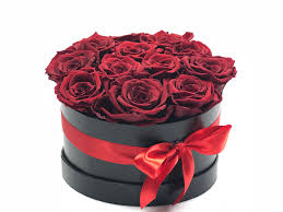 Fiori compleanno italy inviare e regalare fiori bouquets. Cappelliera Con Rose Rosse Extra Fiorit Fiori A Domicilio A Firenze