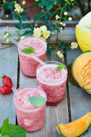 Granite Aux Deux Melons Fraises Et Melisse Recette Express Et Facile Recette En 2020 Recette Granite Melon Miel Acacia