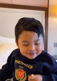 Amboi sila panggung yaa Ayash. Hati senang maa, haha.. ”