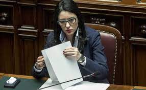 Chi sarà il prossimo ministro della scuola e dell'istruzione del governo draghi? Striscia La Notizia Lucia Azzolina In Tutina E Top Al Ministero Dell Istruzione Beccata Da Draghi E Incenerita Libero Quotidiano