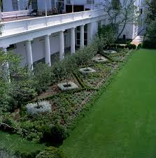 The cranford rose garden has been one of bbg's most popular attractions since it first opened in rosa banksiae f. The Full Story Behind The Controversial Rose Garden Redesign Architectural Digest