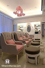 I Like This Idea Im Tired Of The Huge Pedicure Chairs Sooo Unattractrive This Is More Of The Style I A Beauty Salon Decor Salon Decor Nail Salon Decor