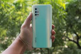 Vivo V17 Review: Flashy Design ...