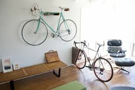 Un Rangement Velo Nous Allons Vous Aider 75 Idees Archzine Fr Rangement Velo Appartement Range Velo Rangement