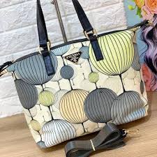 موديل ماركة Prada قماش جلد متبطنه من الداخل معاها ايد كروس ماتريال مستورد تقفيل مصري المقاس 36 28 سم كود F18 ال Louis Vuitton Damier Louis Vuitton Vuitton