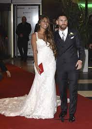 The bride and groom 👰🏽👫💍. Antonela Roccuzzo And Rosa Clara What Was It Like To Design The Wedding Dresses That Went Around The World Rosa Clara Vestidos De Novia Y Fiesta