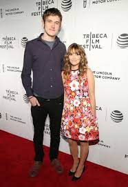 Bo burnham is 1.97 meters or 6 feet and 6 inches tall. Bo Burnham Freundin Vermogen Grosse Tattoo Herkunft 2021 Taddlr
