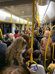 Maybe you would like to learn more about one of these? Pandemia Ja Nao Existe No Metro Do Porto E Tudo Ao Molho E Fe Em Deus E Agora Ate Ja Ha Quem Se Drogue Injetando Se No Interior Das Composicoes Em Plena Luz