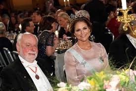 Kungen delade ut medaljer till idrottare. Kungafamiljen Vid Nobelbanketten Sveriges Kungahus Prix Nobel Famille Royale Stockholm