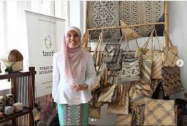 Yang berhormat nurul izzah binti dato' seri dr. Perkasakan Wanita Dengan Hijab Seru Yb Nurul Izzah Anwar Hijabista