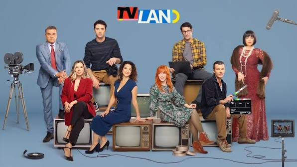TV Land»: Η νέα κωμική σειρά της ΕΡΤ έρχεται… από τα παρασκήνια - Γραφείο  Τύπου ΕΡΤ