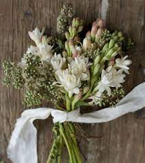 Gorgeous Tuberose For Easy Flower Arrangements Beautiful Flower Arrangements Flower Arrangements Simple Flowers Bouquet