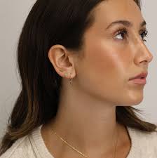 Cadeauset met peridoot geboortesteen voor elke dag • Huggie-oorringen •  Geboortesteenoorbellen • gepersonaliseerd cadeau klaar voor haar • cadeau  voor moeder