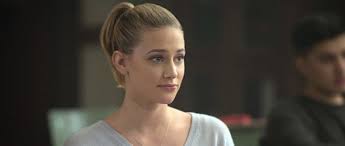 Apa, lili reinhart, camila mendes, cole sprouse. Betty Trifft In Der 2 Staffel Riverdale Auf Ihren Verschollenen Bruder