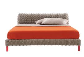 Das bett rouché wurde von inga sempé für ligne roset entworfen und ist ein bett mit einem dünnen und minimalistischen gestell aus massiver buche. Ruche Bett Von Ligne Roset Stylepark