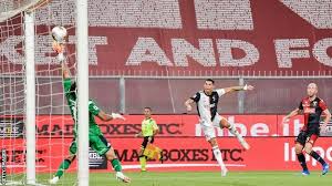 Wonderful goals from dybala, cr7 and douglas costa earn the bianconeri 3. Genoa 1 3 Juventus Cristiano Ronaldo Scores Again As Leaders Win Bbc Sport