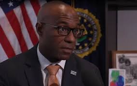 L'FBI sta cercando l'operatore del drone che ha interferito con un aereo  anfibio canadese Super Scooper che combatteva un incendio a Los Angeles.