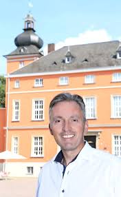 Business identifier codes (bic codes) for thousands of banks and financial institutions in more than 210 countries. Vr Bank Vorstand Holger Hurten Ist Neuer Lions Prasident In Troisdorf Lions Club Troisdorf
