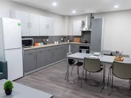 Located just a few minutes' walk from botanic avenue, this ground floor apartment offers an convenient setting and will be ideal for those studying at queens university. 1 Bedroom Flats To Rent Belfast Flats To Rent In Belfast Mitula Property