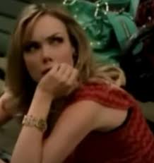 I den osända piloten fanns en annan skådespelerska i Pennys roll på vägen.  Sheldon är mycket mer öppen för ämnet sex och tog med sig en porrtidning  till spermabanken, och istället för