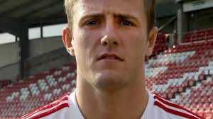 Wrexham FC: Anthony Stephens signs a new one-year contract with the Dragons 