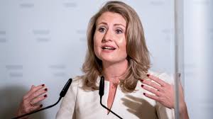 Susanne raab, née knasmüller le 20 octobre 1984 à vöcklabruck1,2 est une avocate autrichienne, ancienne haute fonctionnaire et politicienne membre du parti populaire autrichien (övp). Budget Aufgestockt Jede 5 Frau Gewaltopfer 3 3 Mio Fur Projekte Krone At