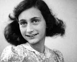 Dit kan met een introductie vooraf en een gesprek om de ervaringen te delen na het bezoek. Wie Was Anne Frank Willem Wever
