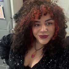 Looking for a hairstylist that is good with wavy hair for a trendy bob.  Recommendations welcome 🙏