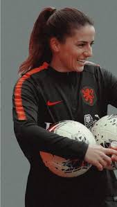 | #knvb #oranje #oranjeleeuwinnen #vrouwenvoetbal als een speler te dik is krijgt hij commentaarin de voetbalpraat programma's. 17 Ideeen Over Oranjeleeuwinnen Voetbalvrouwen Voetbal Voetbal Foto S