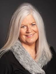 Melissa Brewster's Instagram, Twitter & Facebook