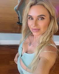 Showing up is the hardest part! Once you make that happen, anything is  possible #fitnessjourney #fitnessmotivation #fitness #fitgirl #fitmom  #workout #workoutmotivation #letsgo @susan_day_23