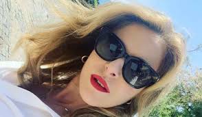 Claudia Gerini Compleanno Speciale Per Linda Chi Sono Gli Altri In Foto