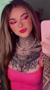 Carly Shear's Instagram, Twitter & Facebook