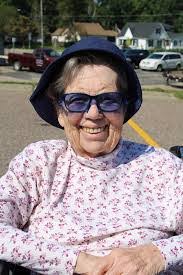 Jane Scholl's Instagram, Twitter & Facebook