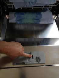 Open the rinse aid dispenser by pressing on the latch of the lid and pulling the lid open. Hotpoint Fdl570 Dispenser Leak Diynot Forums