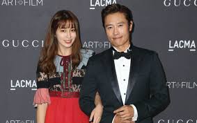 This is because when looked upon closely, it surprisingly features lee min jung's husband and actor lee byung hun in the background with a stern expression on his. Lee Byung Hun Lee Min Jung Shows Off Photos Of A Vacation To Disneyland La With Kids